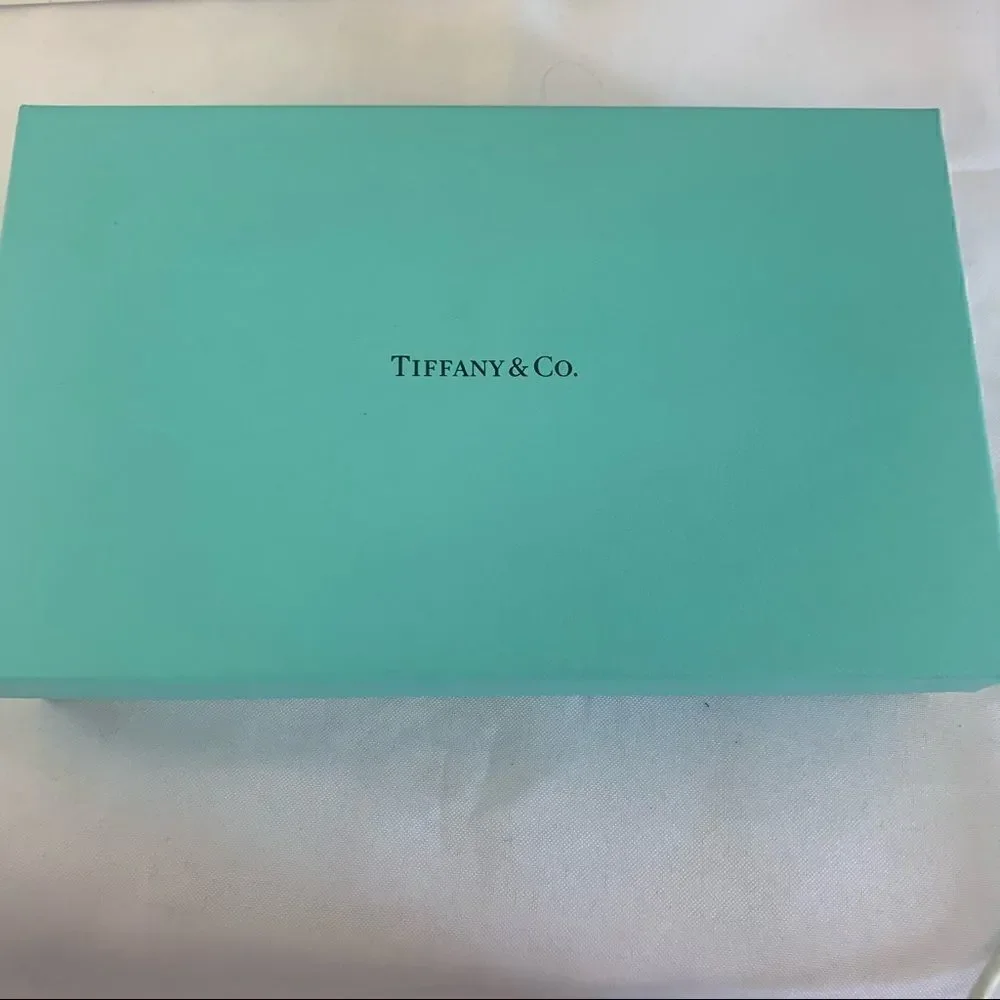 Tiffany & Co. black parent